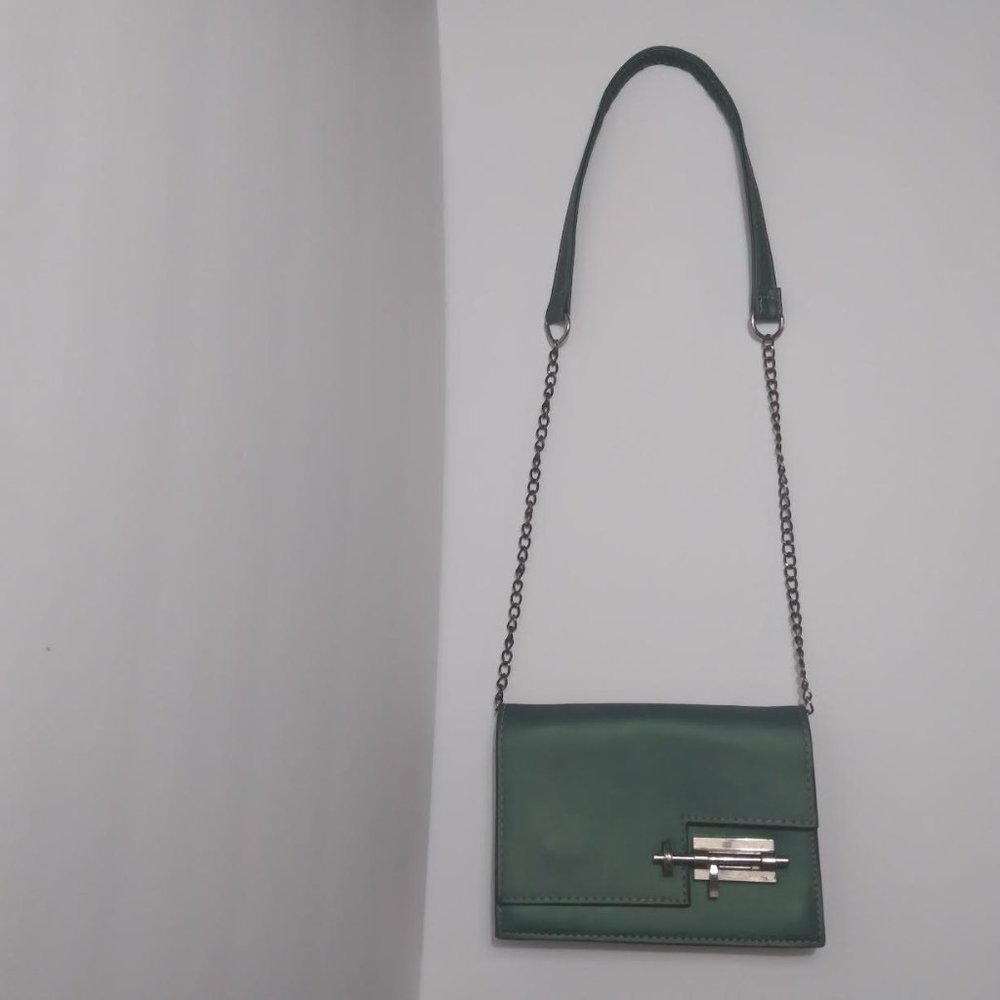 Green Crossbody Bag with Chain Strap and Silver Slide Bolt Latch Lock Unique - Picture 2 of 7